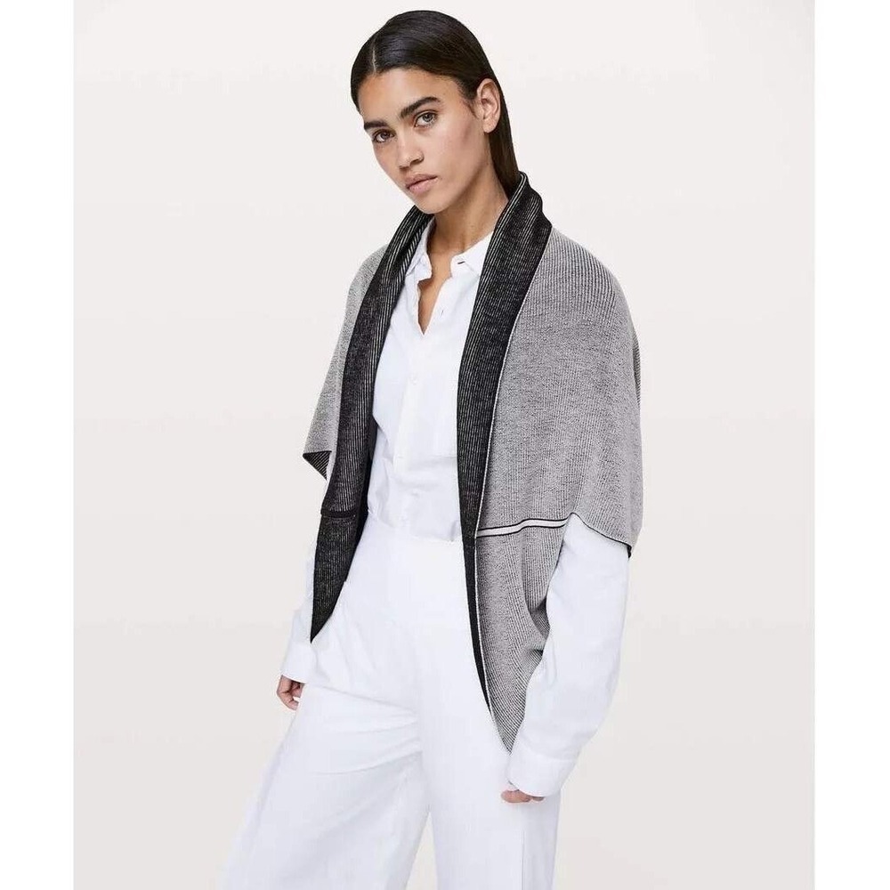 Lululemon Exaltation Wrap One Size Sweater  SILVER ICE REVERSIBLE‎ KNIT